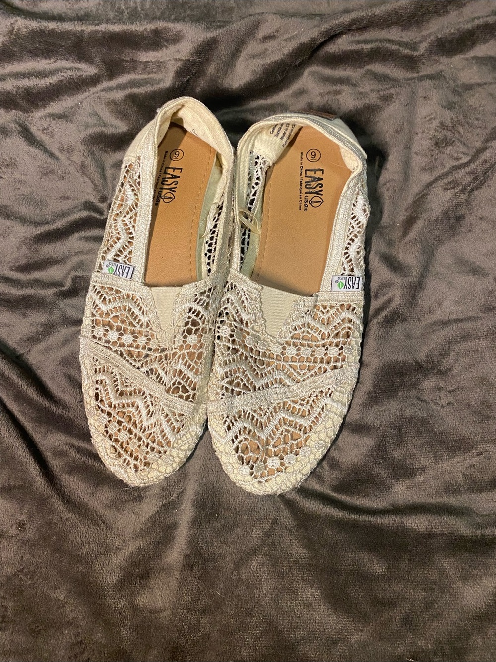 Easy Spirit Women's Beige Crochet Slip-On Flats